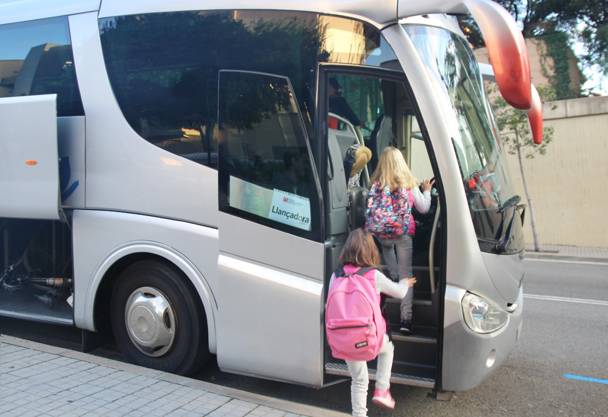 Confebus encarga un informe sobre la revision de los contratos de transporte escolar