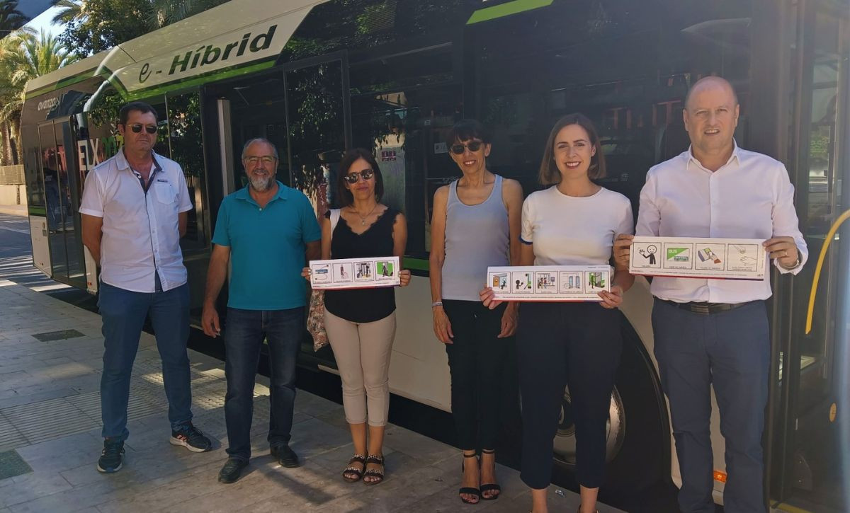 Elche favorece la accesibilidad al autobus urbano de personas con autismo