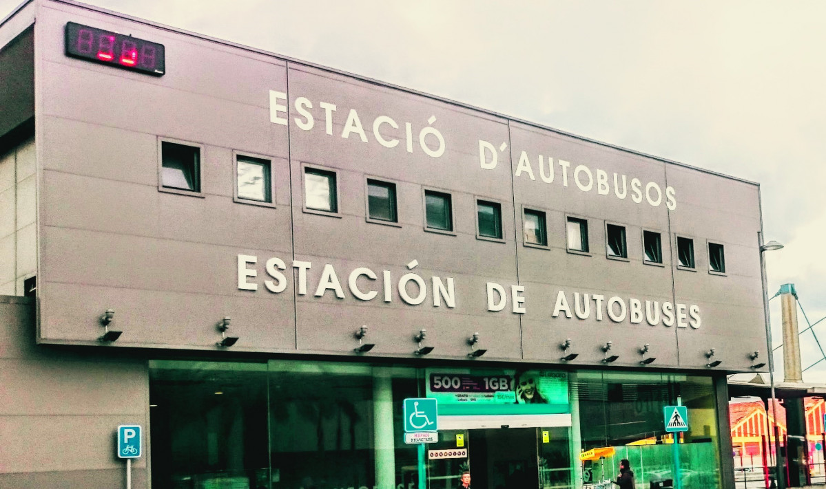 El uso del transporte interurbano en autobus crece un 43 en mayo