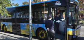 Sanlucar pone en marcha autobuses lanzadera para evitar atascos