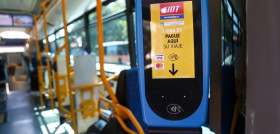 La emt de malaga implanta el pago con tarjeta bancaria y movil