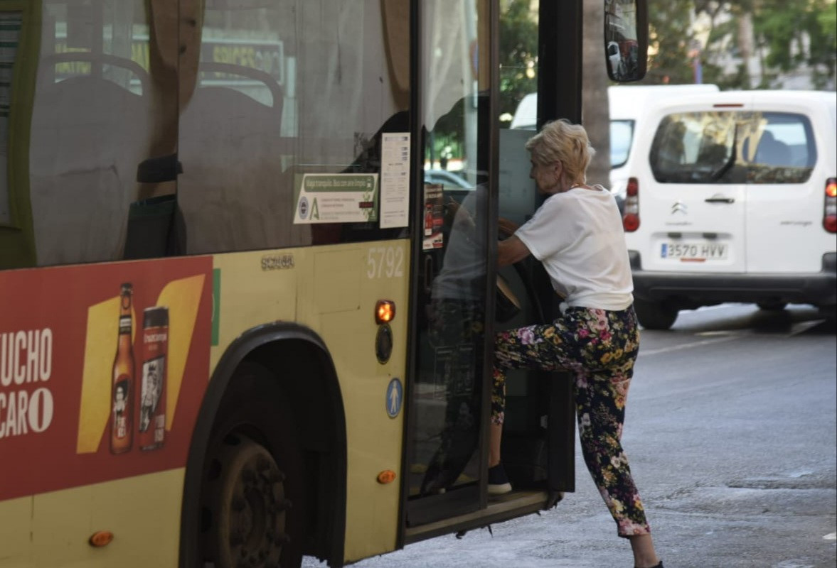 Torremolinos presenta una app para consultar el tiempo de paso del autobus