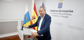 Canarias acuerda el reparto de 41 millones para mejorar el servicio de autobus