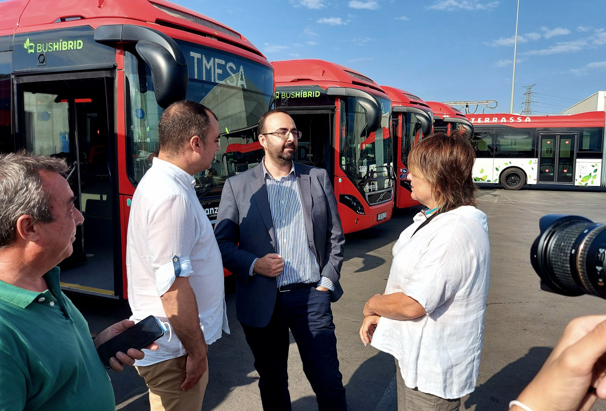 Tmesa estrena 12 autobuses hibridos de volvo