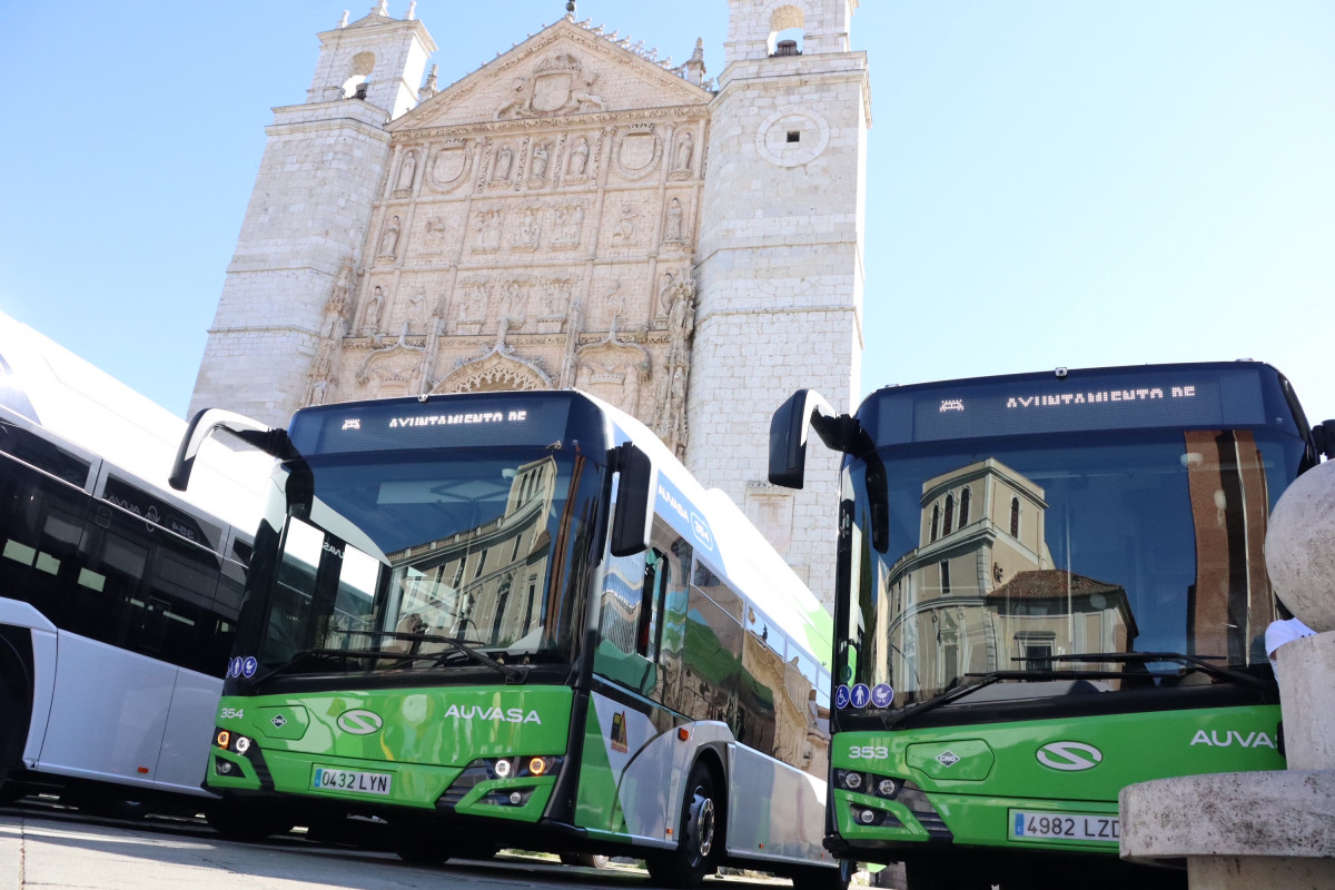 Auvasa presenta otros 15 nuevos autobuses gnc de solaris