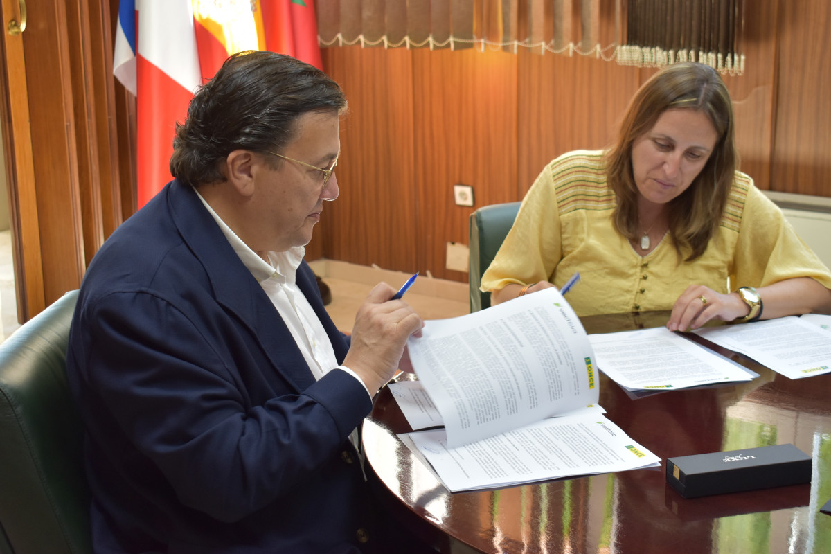 Vectalia firma un acuerdo con la once para la plena inclusion de las personas con discapacidad
