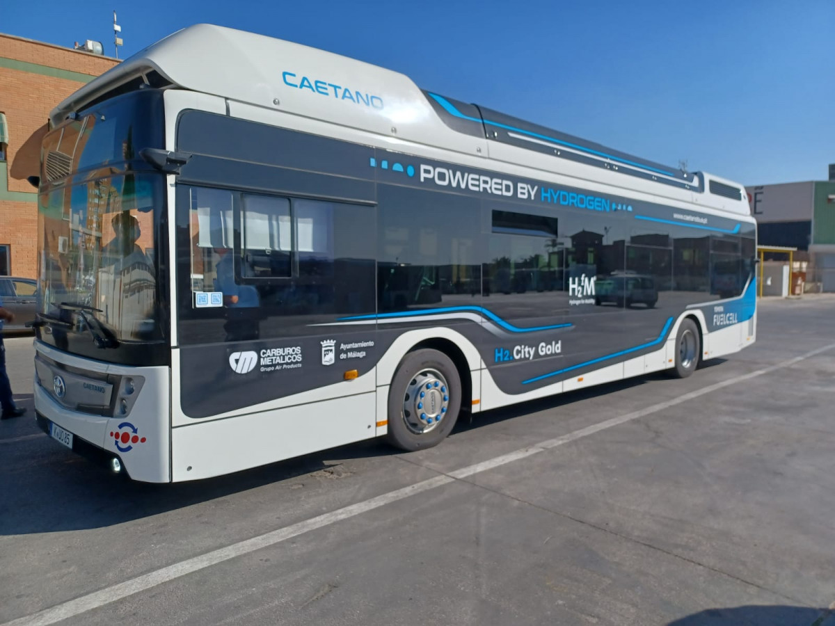 Caetanobus y carburos metalicos prueban el autobus de hidrogeno en malaga