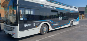 Caetanobus y carburos metalicos prueban el autobus de hidrogeno en malaga