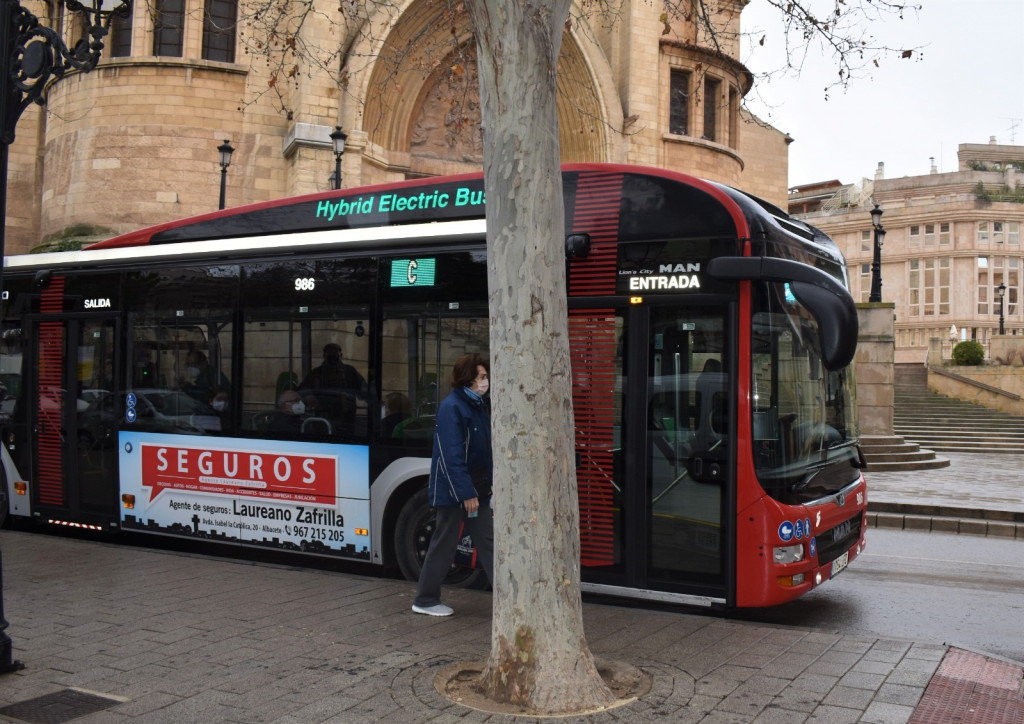 Vigo huesca y oviedo son las ciudades mas caras para viajar en autobus segun la ocu