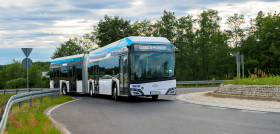 Solaris lanza la version articulada del urbino de hidrogeno