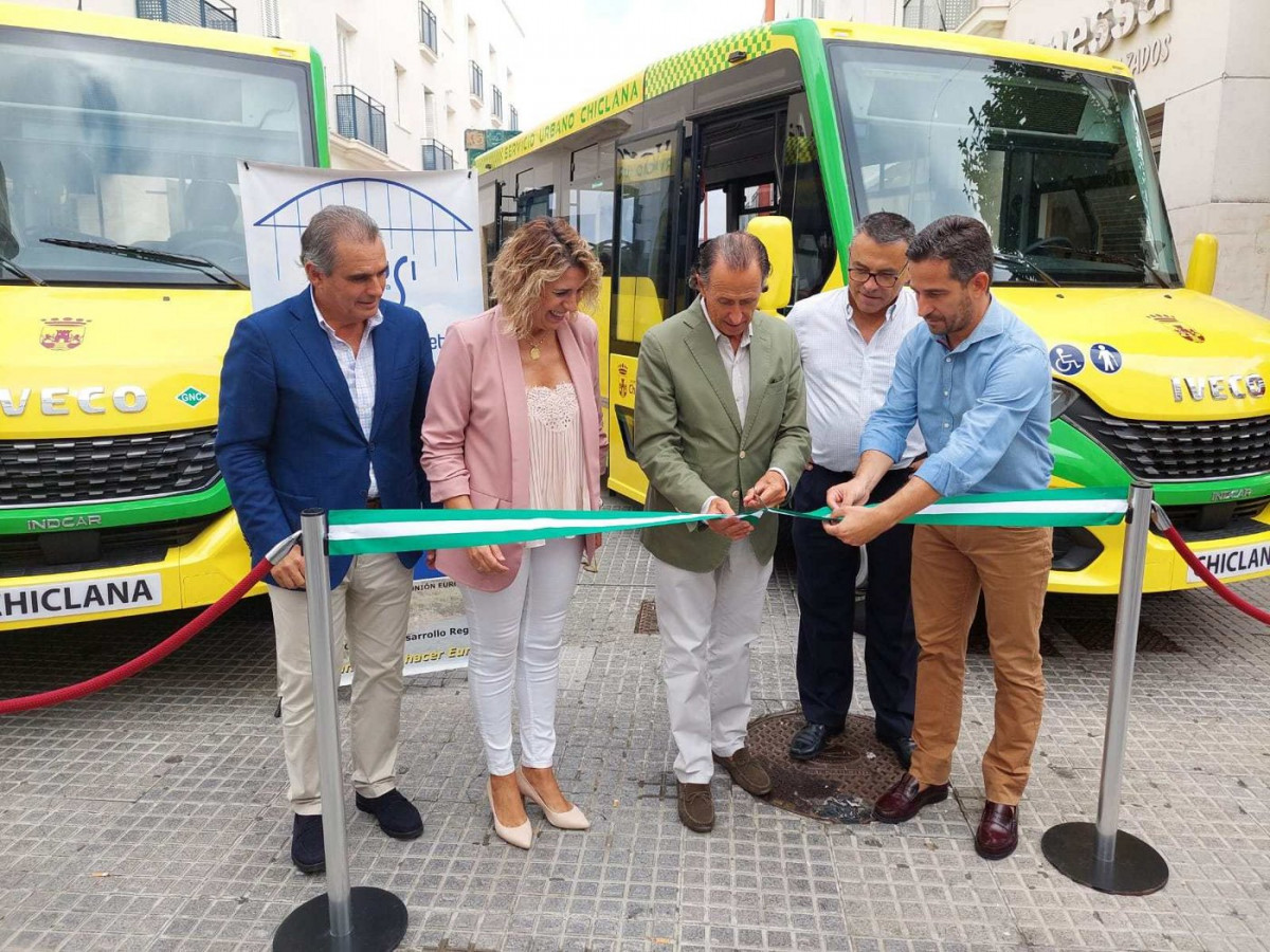 Chiclana incorpora dos microbuses impulsados por gnc