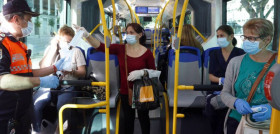 Atuc reclama retirar las mascarillas en el transporte publico