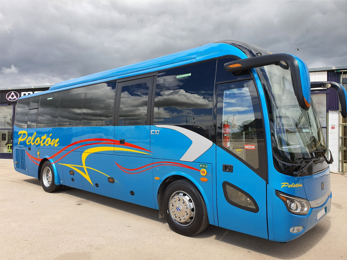 Autos peloton suma a su flota un c10 de king long
