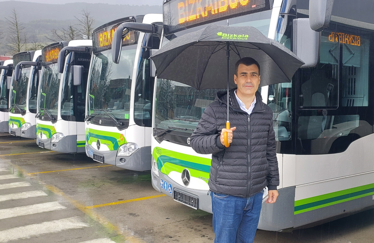 Bizkaibus renueva su flota con 10 hibridos de mercedes benz