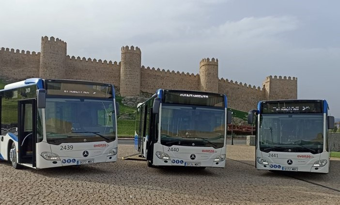 Avanza incorpora tres autobuses hibridos mercedes benz en avila