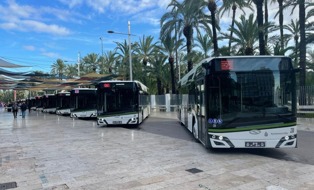 Auesa suma a su flota 17 autobuses hibridos de solaris