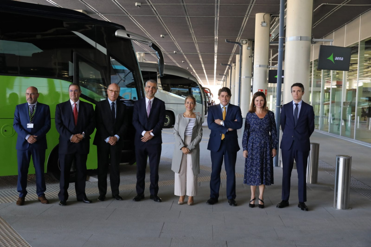 El mitma inaugura la terminal de autobuses de la t4 del aeropuerto de madrid