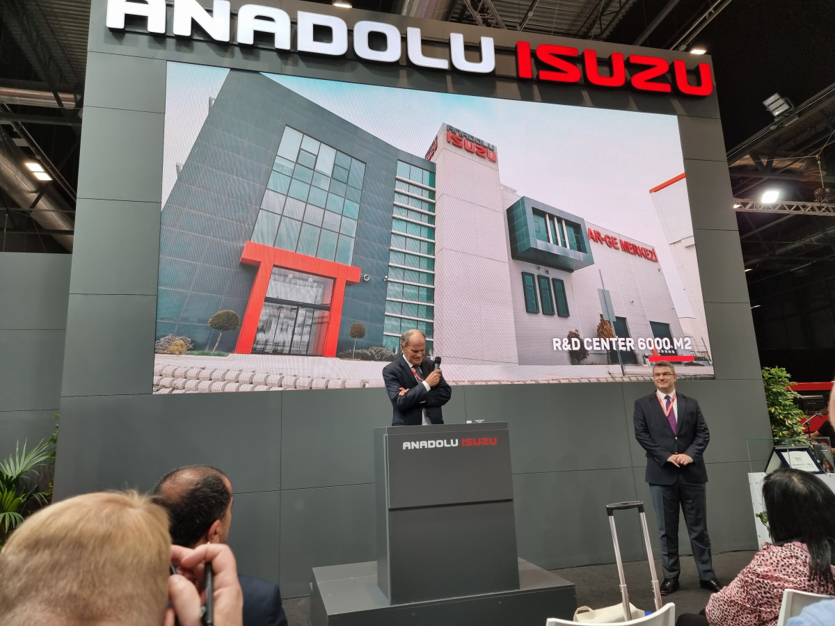Anadolu isuzu presenta el autobus electrico novociti volt en fiaa