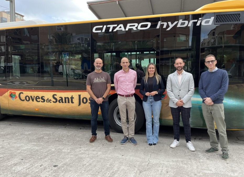 Vall de uxo presenta un autobus iu00edbrido de mercedes benz