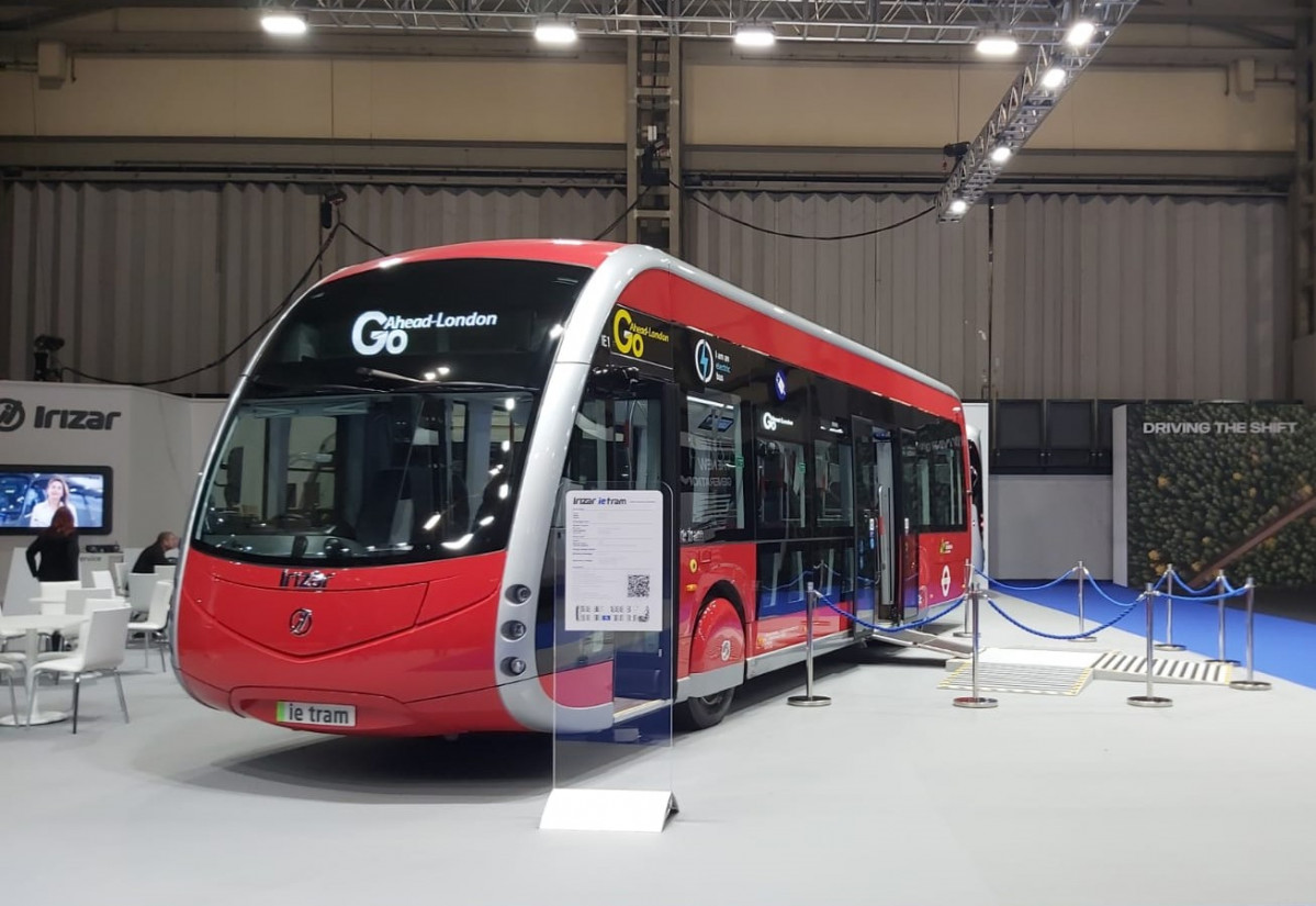 Irizar e mobility presenta el autobus ie tram en la feria inglesa euro bus expo
