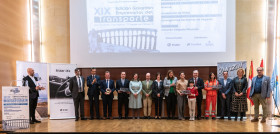 Asetra de segovia entrega un ano mas los acueductos de plata