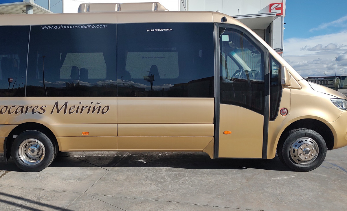 Autocares meirino estrena un microbus panelvan de gbister