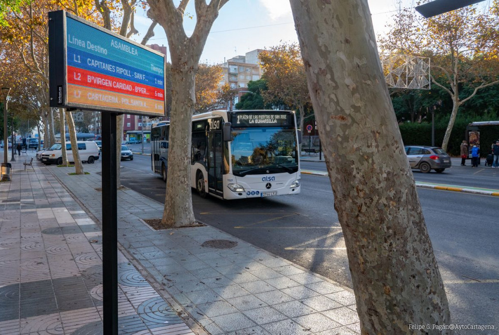 Cartagena inicia la digitalizacion de las paradas de autobus