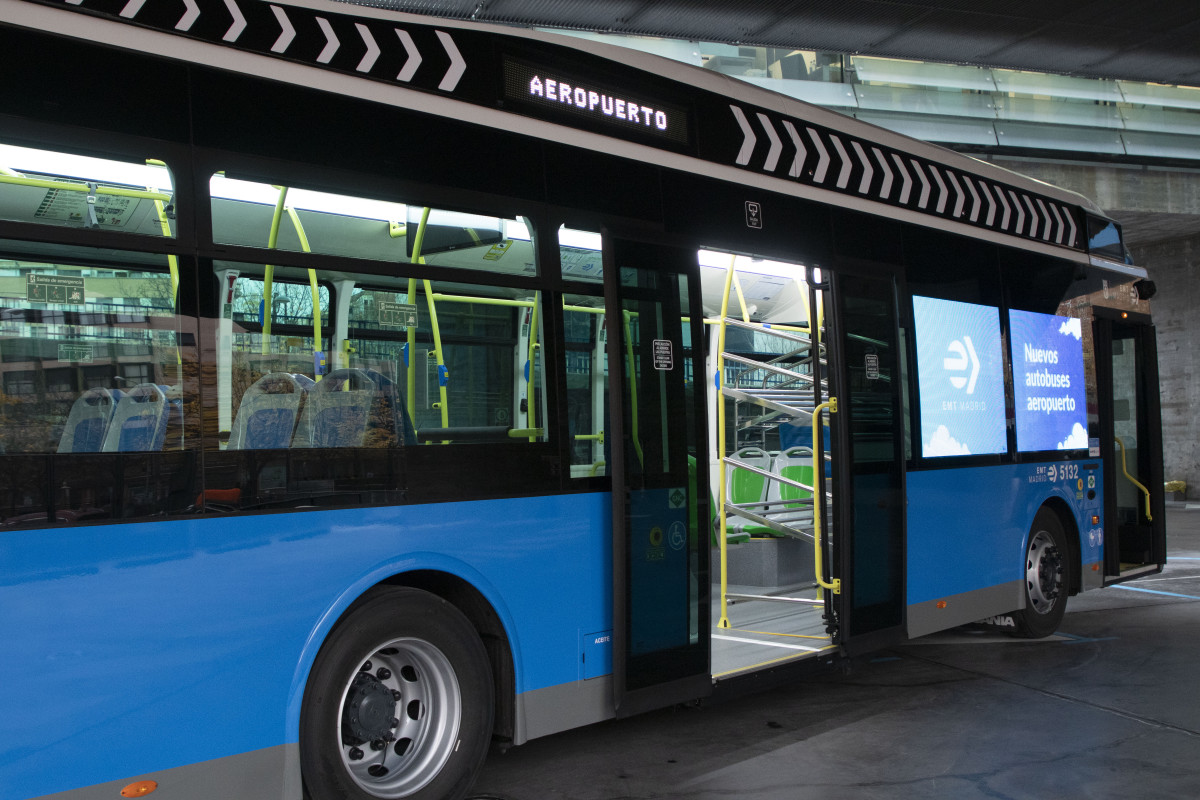 La emt de madrid renueva la flota expres con 17 autobuses gnc de scania