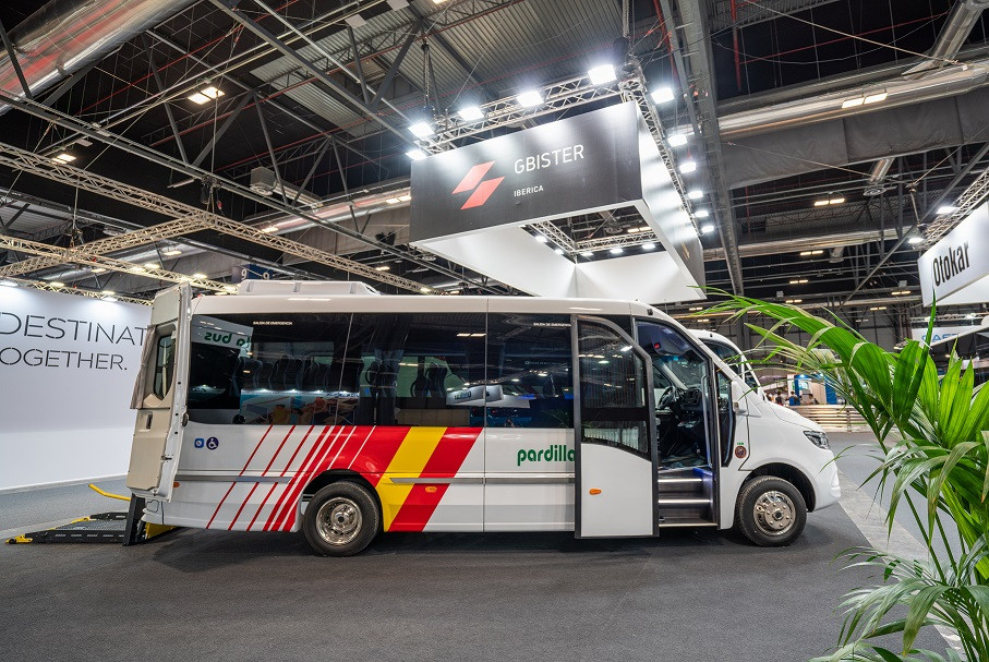 Transportes la pardilla incorpora un microbus panelvan de gbister