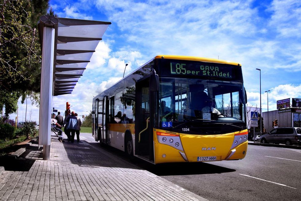 El uso del transporte interurbano en autobus crece un 20 en noviembre