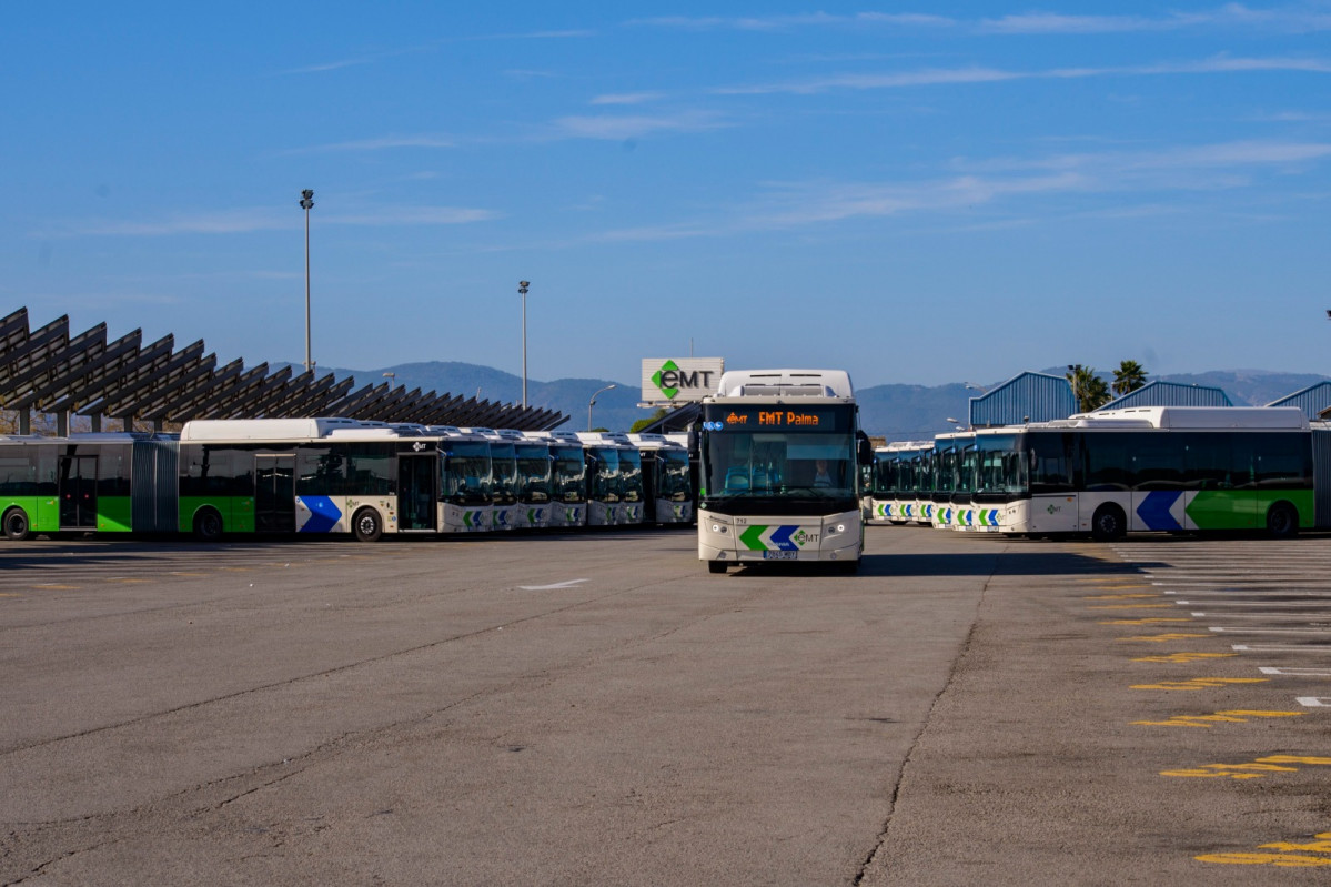 La emt de palma suma a su flota 22 nuevos autobuses articulados