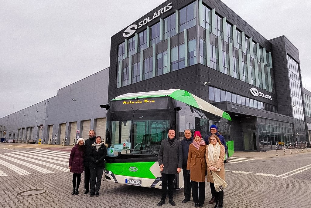 La emt de palma muestra su primer autobus de hidrogeno