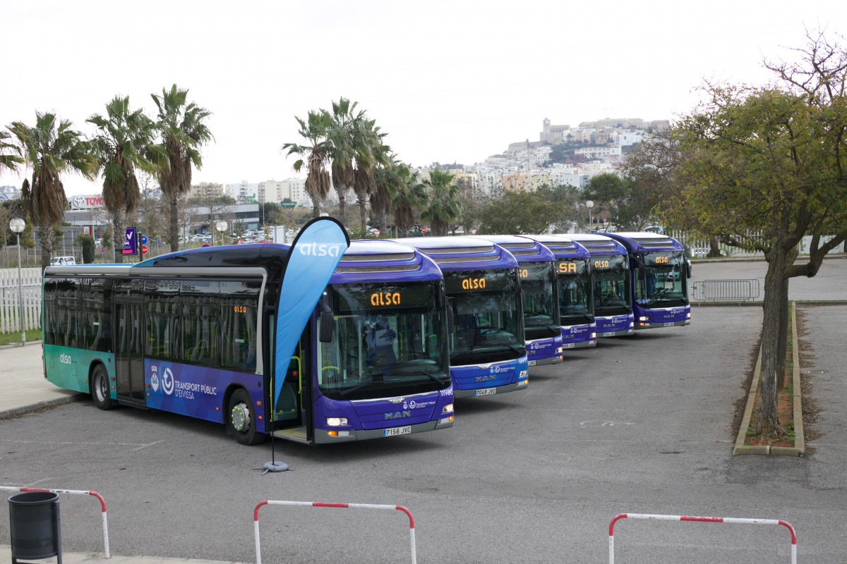 Alsa presenta seis nuevos autobuses hibridos man en ibiza