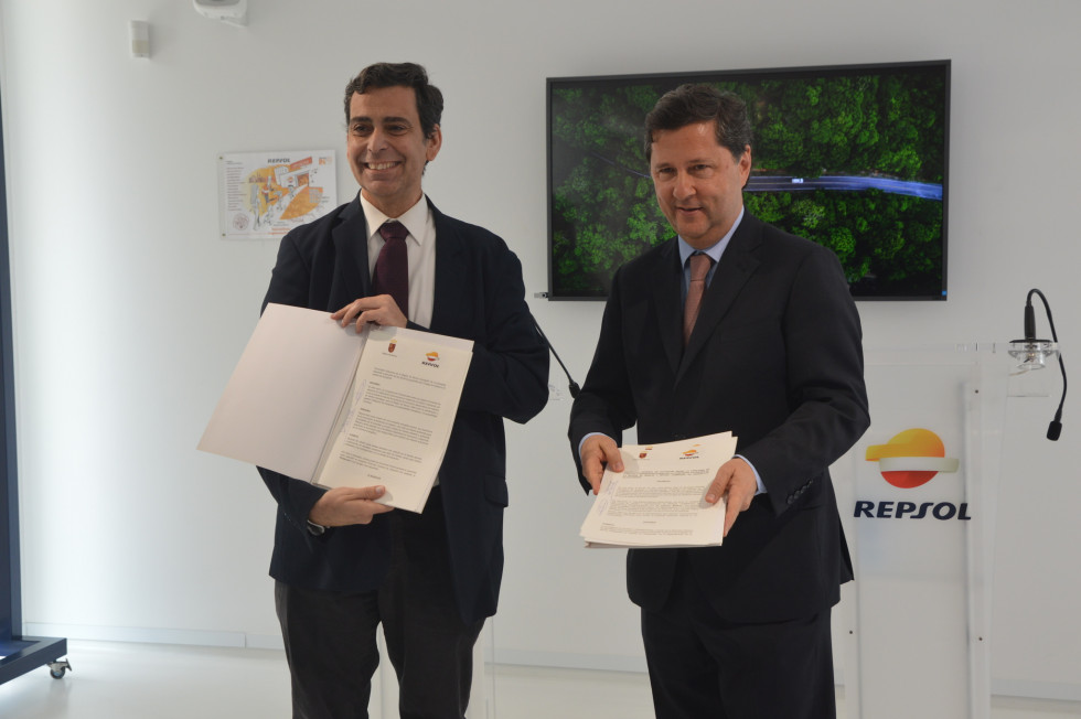 Repsol firma un acuerdo para fomentar la revolucion verde de movibus