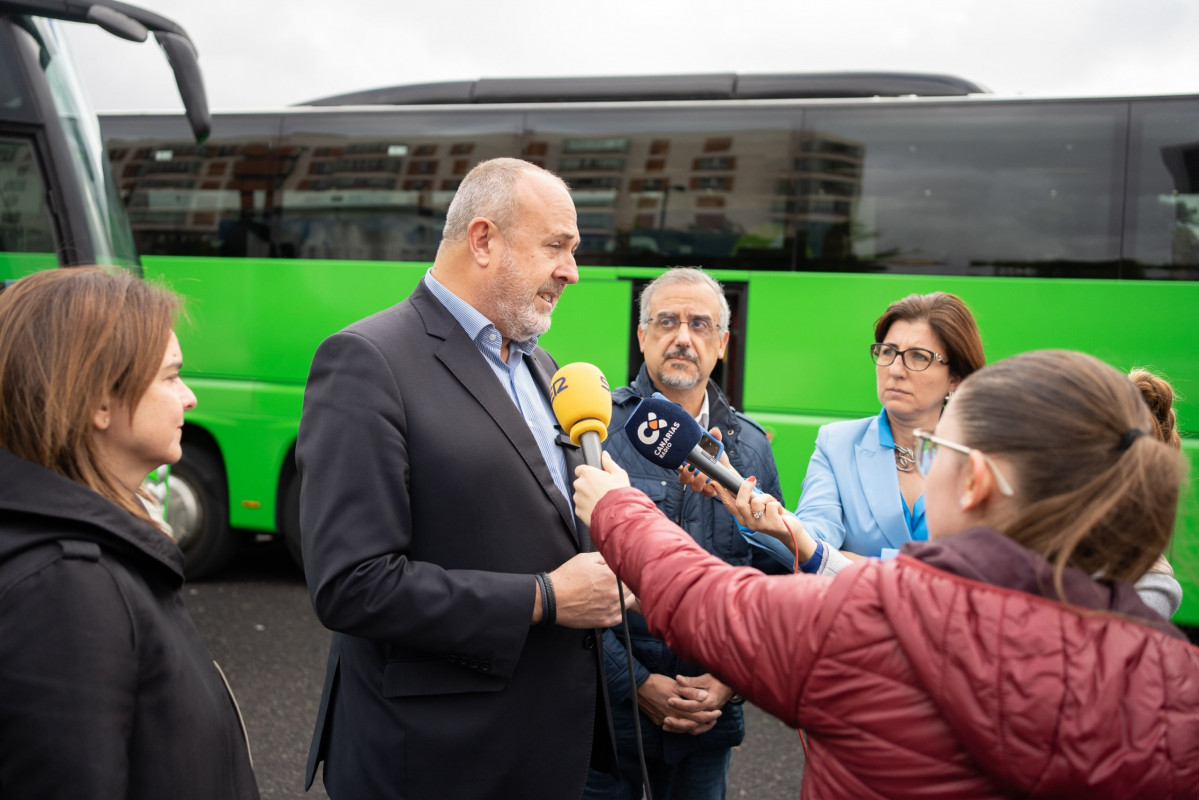 Titsa alquila 20 autobuses para reforzar las lineas de gran demanda