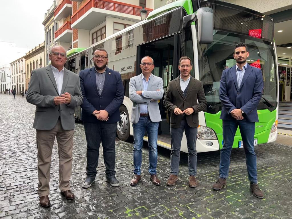 Tilp incorpora el primer autobus hibrido de la isla de la palma