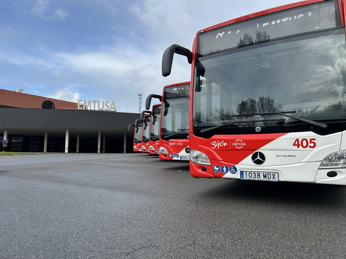 Emtusa de gijon incorpora seis autobuses hibridos de mercedes benz
