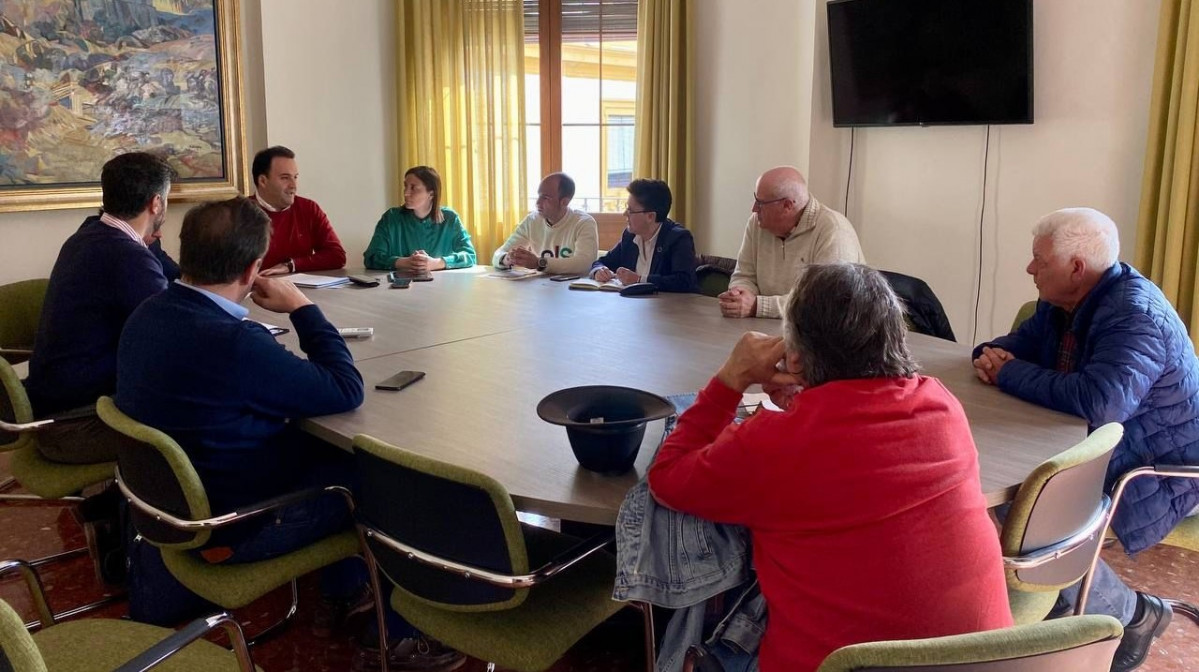 Carrera amplia los servicios de autobus entre priego de cordoba y dos municipios