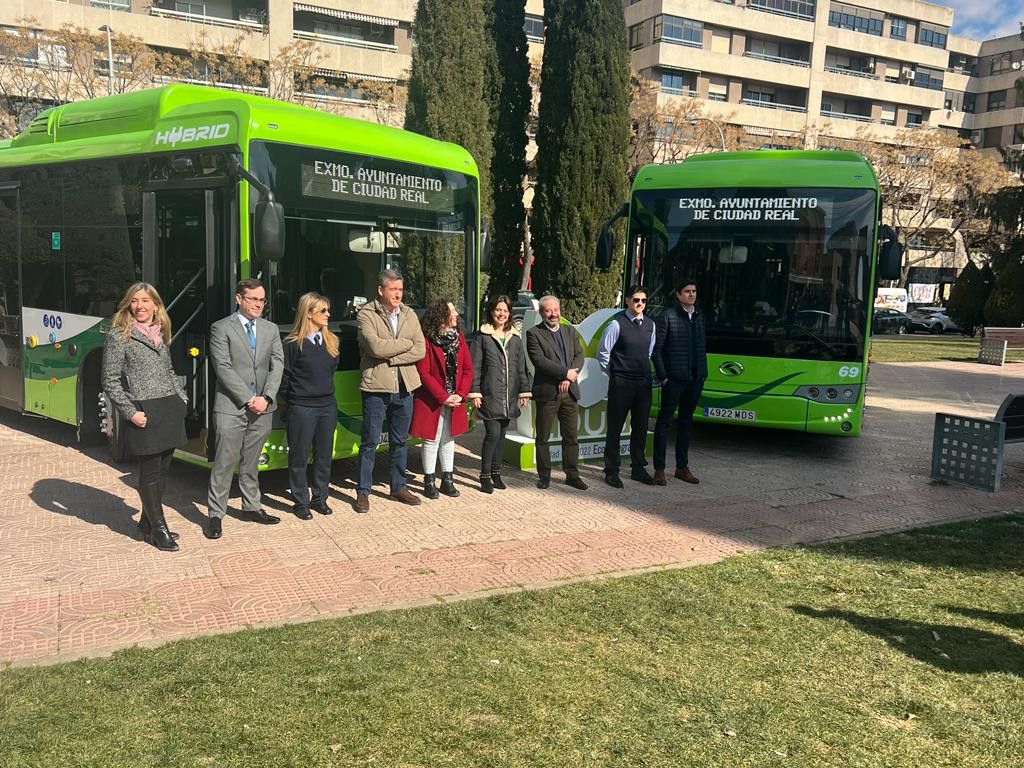 Iberconsa presenta dos autobuses hibridos de king long