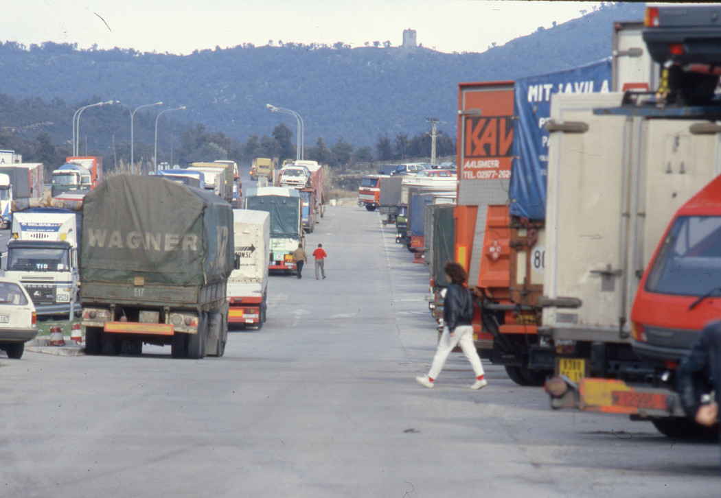 Trafico sanciona a 196 autobuses en la operacion truck bus