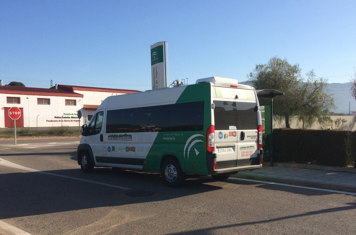 Andalucia implantara 33 nuevas rutas de transporte a la demanda en zonas rurales