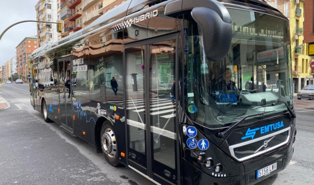 Emtusa de huelva prueba el autobus hibrido de volvo