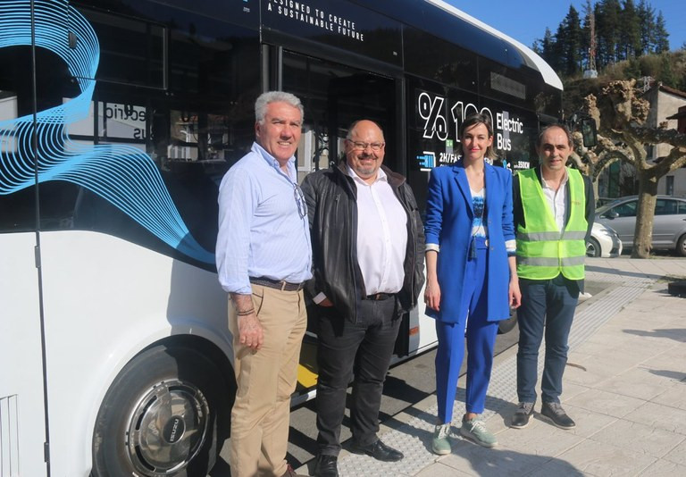 Avanza prueba un autobus electrico en arrasate