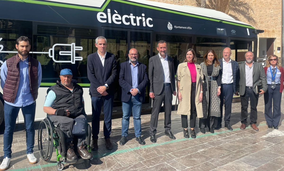 Auesa presenta un autobus electrico de solaris