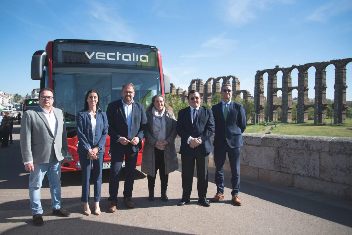 Vectalia incorpora cuatro nuevos autobuses hibridos en merida