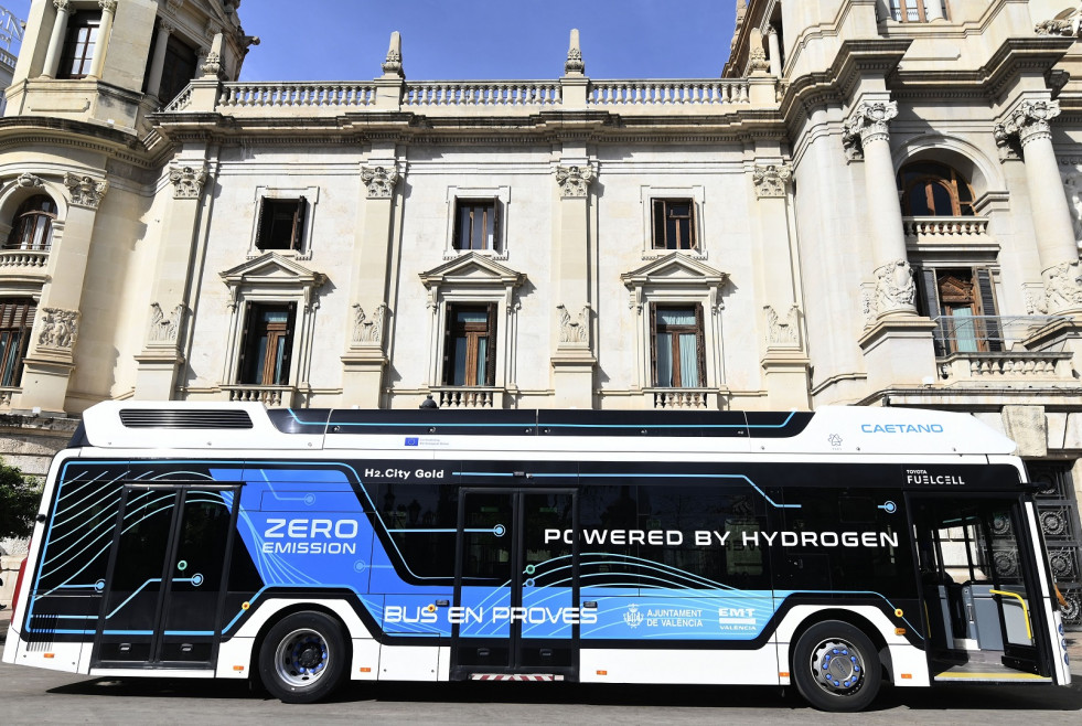 La emt de valencia prueba por primera vez un autobus de hidrogeno