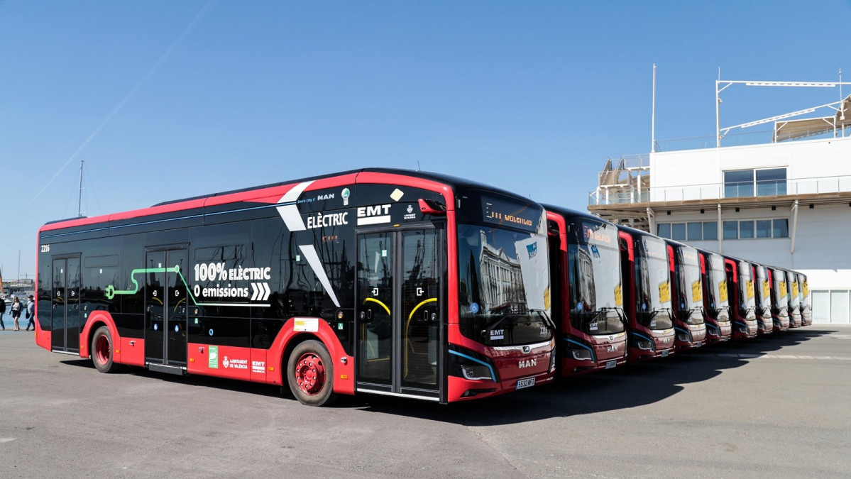 La emt de valencia estrena 20 autobuses electricos de man