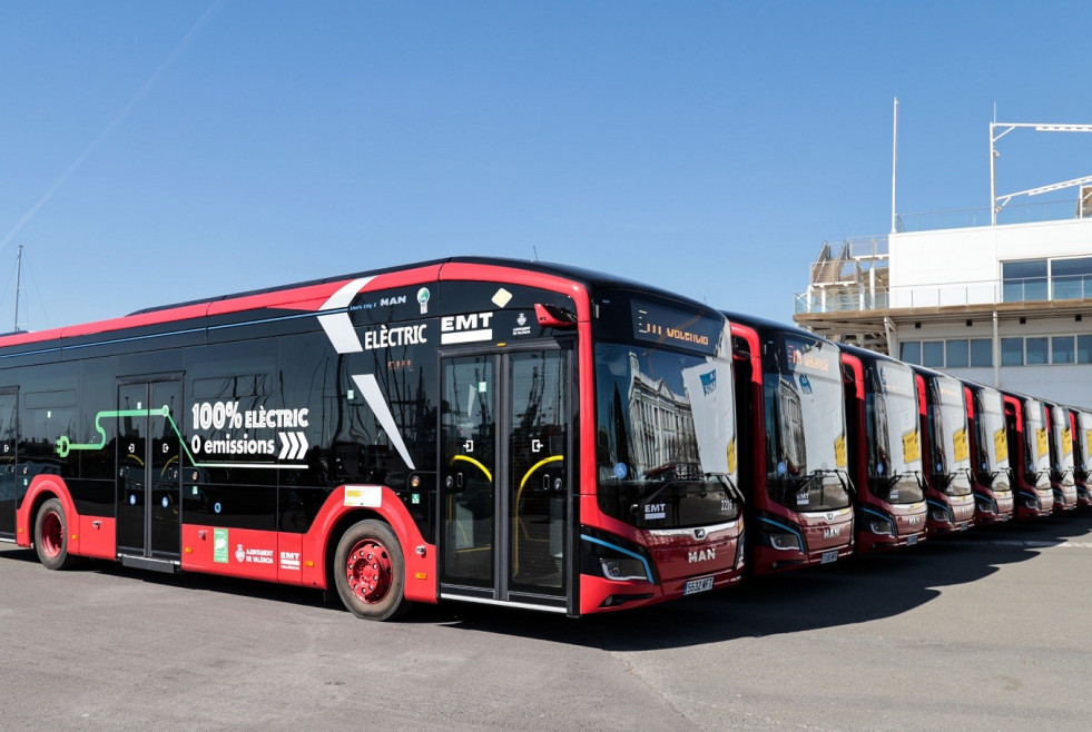 La emt de valencia estrena 20 autobuses electricos de man