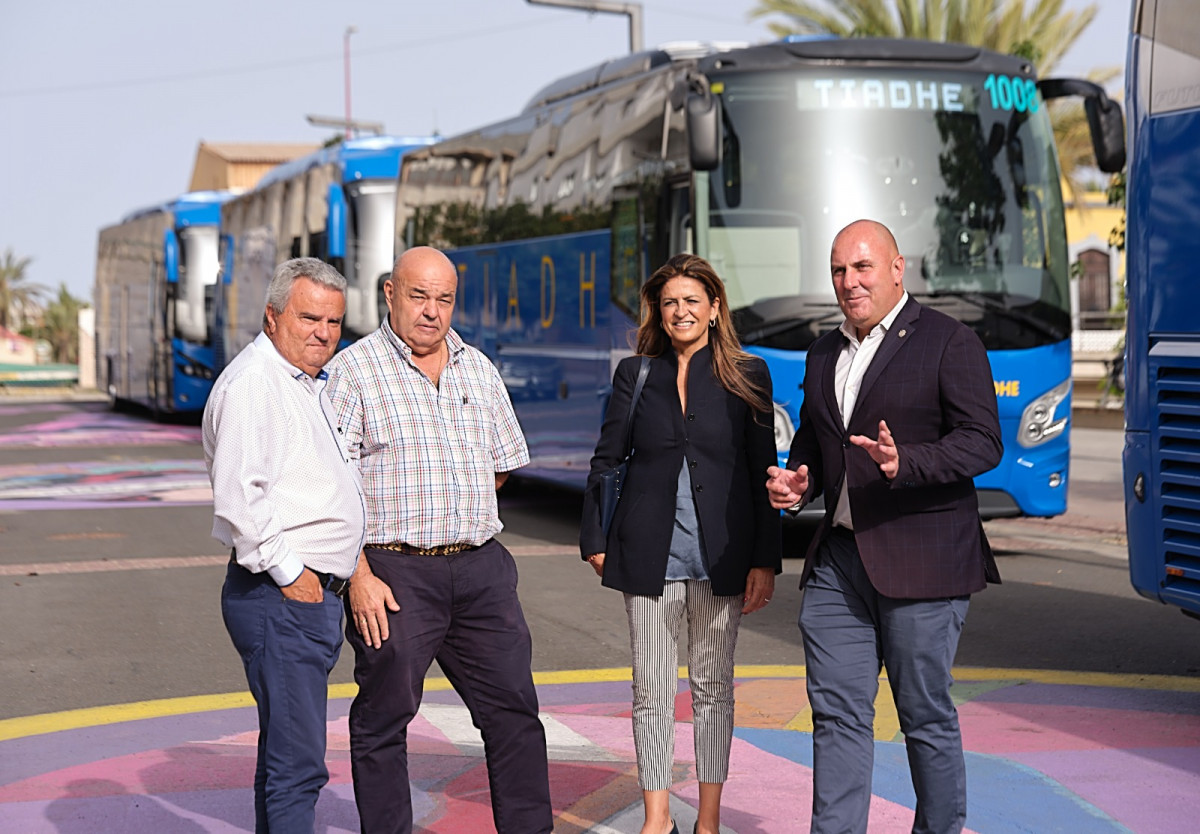 Tiadhe refuerza su flota con cuatro autobuses para mejorar las frecuencias