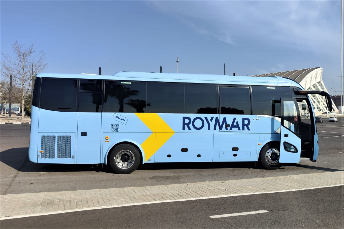 Roymar adquiere un midibus king long c10